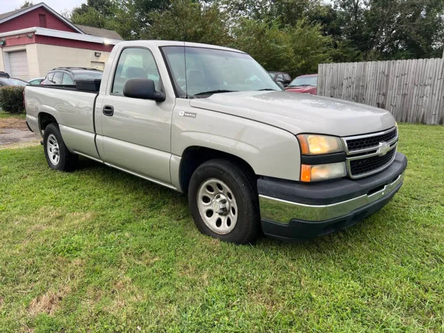 2007 Chevrolet Silverado 1500 LS photo 1