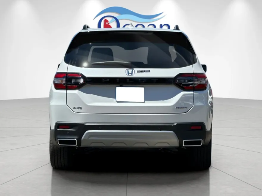 2025 Honda Pilot Touring photo 1