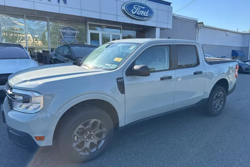 2022 Ford Maverick XLT photo 1