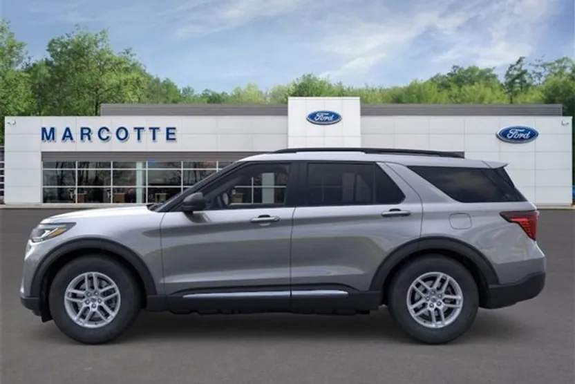 2025 Ford Explorer photo 1