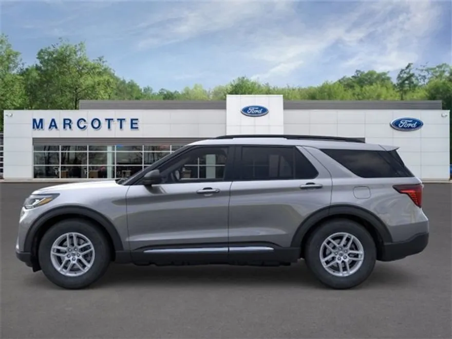 2025 Ford Explorer photo 1