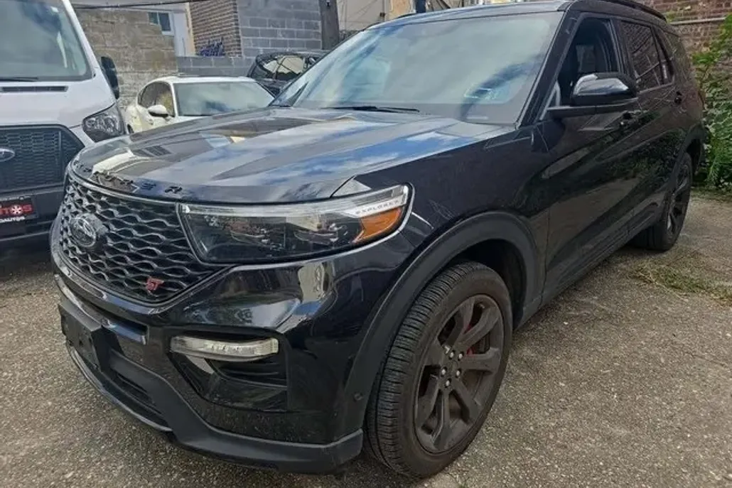 2022 Ford Explorer ST photo 1
