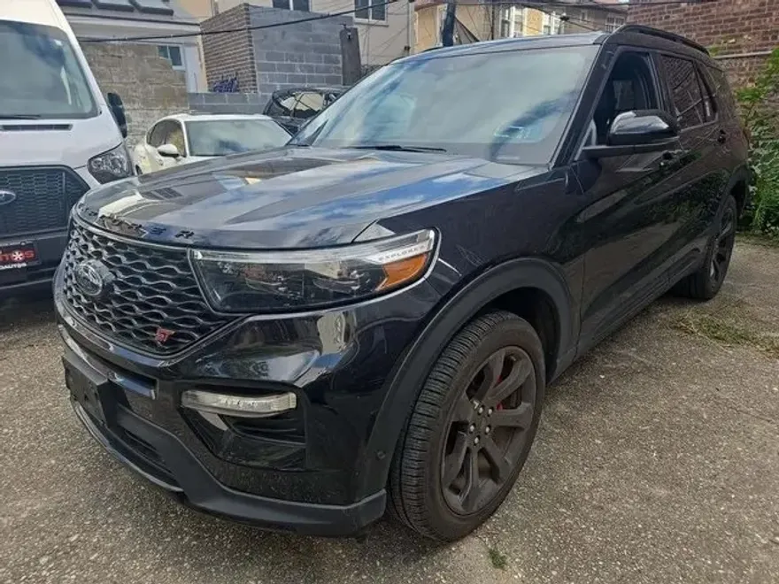 2022 Ford Explorer ST photo 1