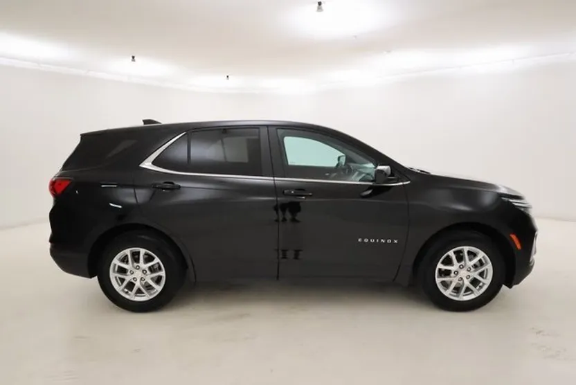 2022 Chevrolet Equinox LT photo 1
