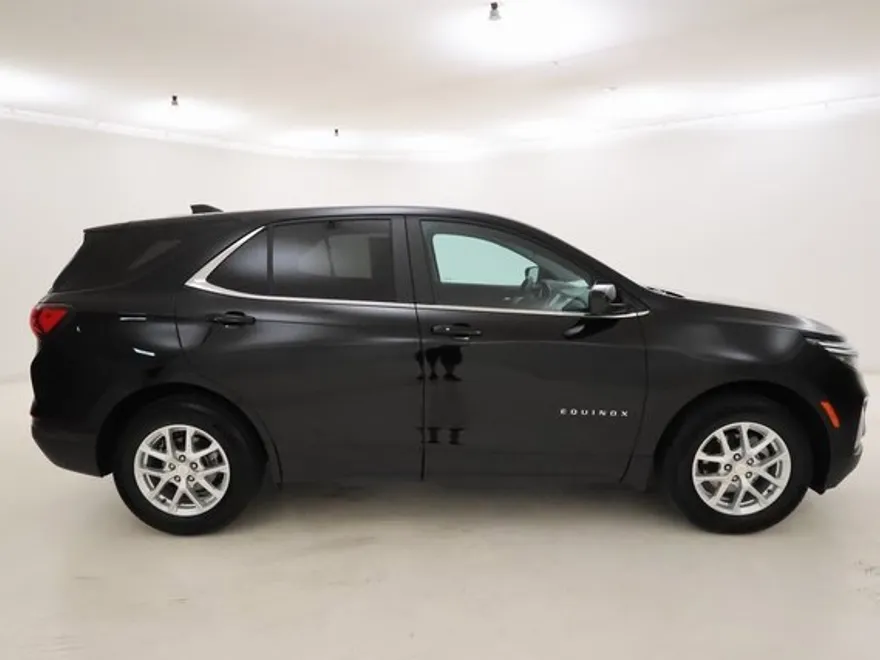 2022 Chevrolet Equinox LT photo 1