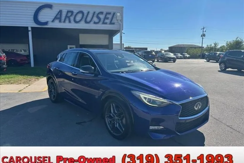 2017 Infiniti QX30 Sport photo 1