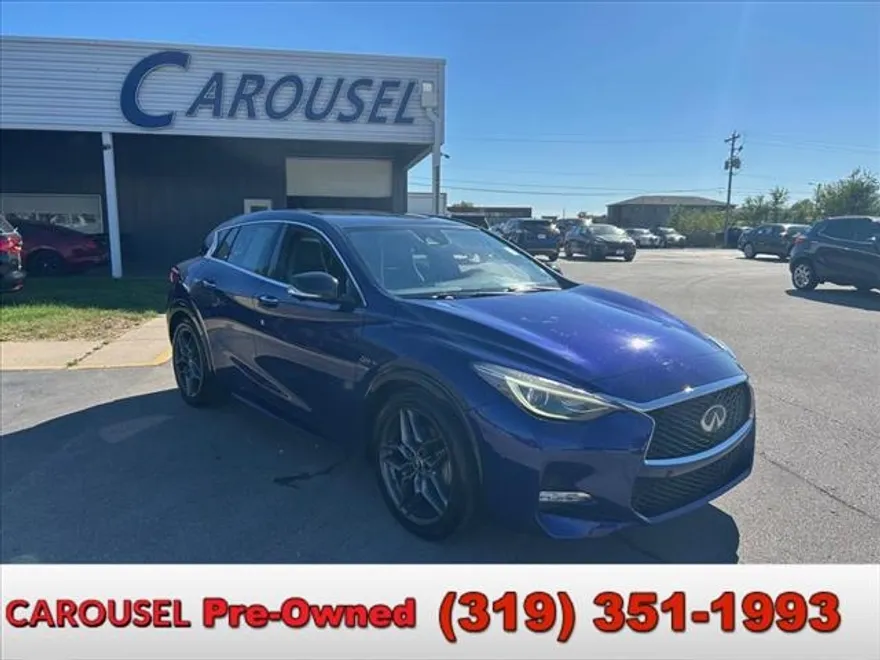 2017 Infiniti QX30 Sport photo 1