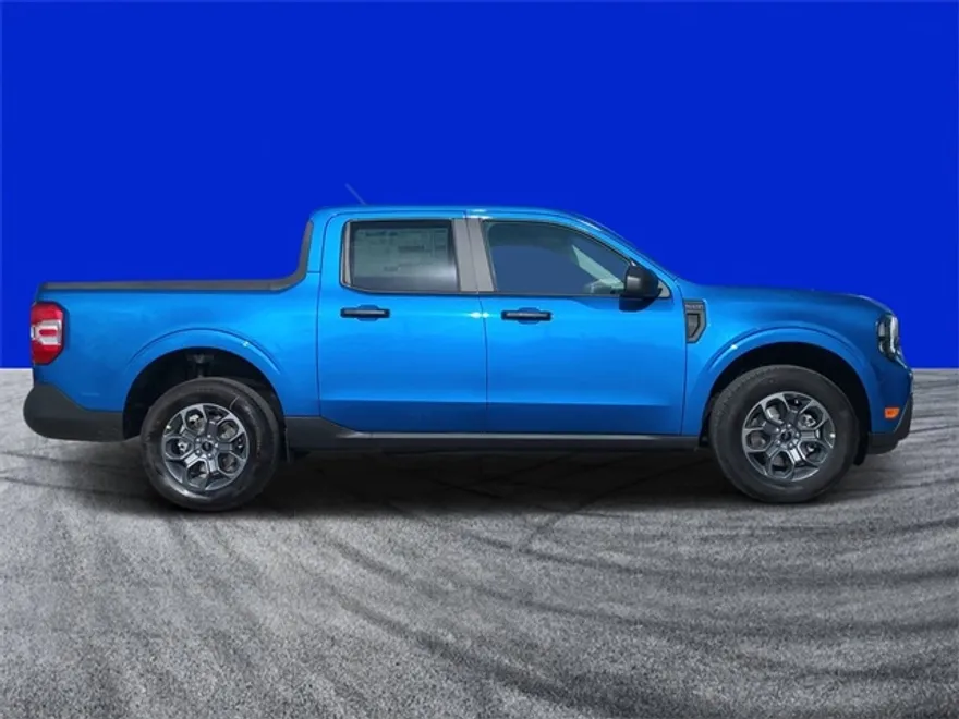 2025 Ford Maverick XLT photo 1
