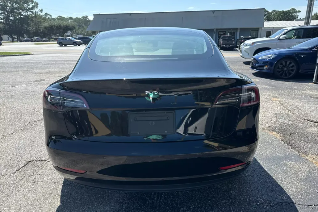 2022 Tesla Model 3 Standard Range Plus photo 1