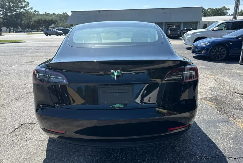 2022 Tesla Model 3 Standard Range Plus photo 1