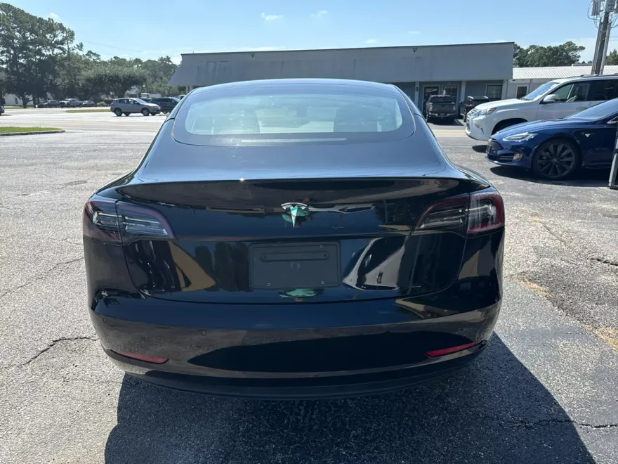 2022 Tesla Model 3 Standard Range Plus photo 1