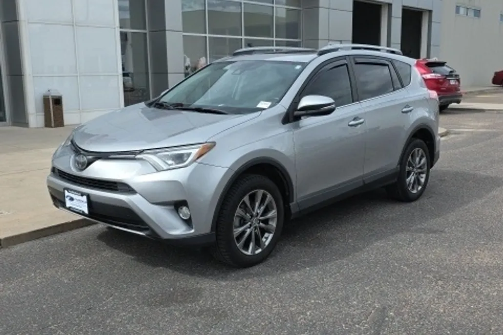 2018 Toyota RAV4 Limited photo 1