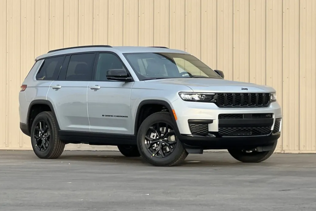 2025 Jeep Grand Cherokee Altitude photo 1