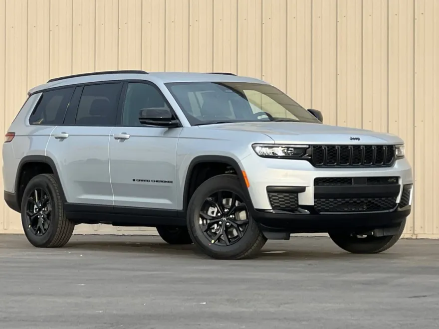 2025 Jeep Grand Cherokee Altitude photo 1