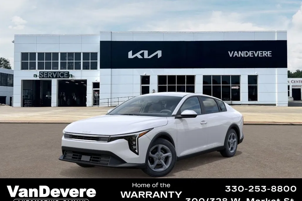 2025 Kia K4 LXS photo 1