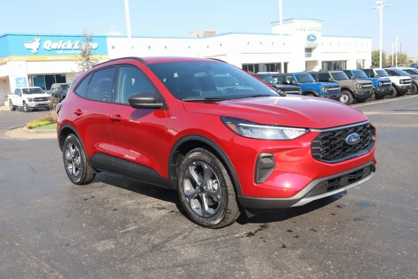 2026 Ford Escape ST-Line photo 1