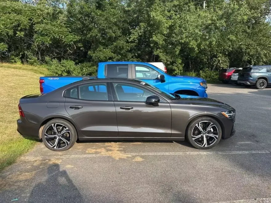 2025 Volvo S60 B5 Core photo 1