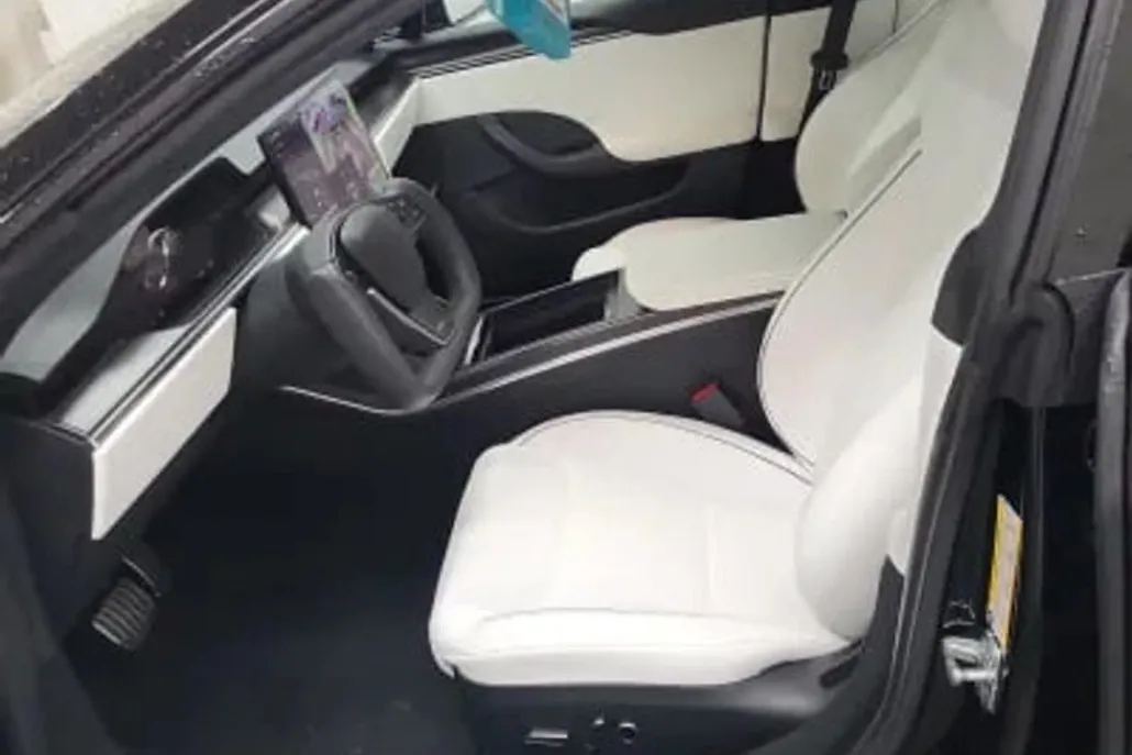 2022 Tesla Model S Plaid photo 1