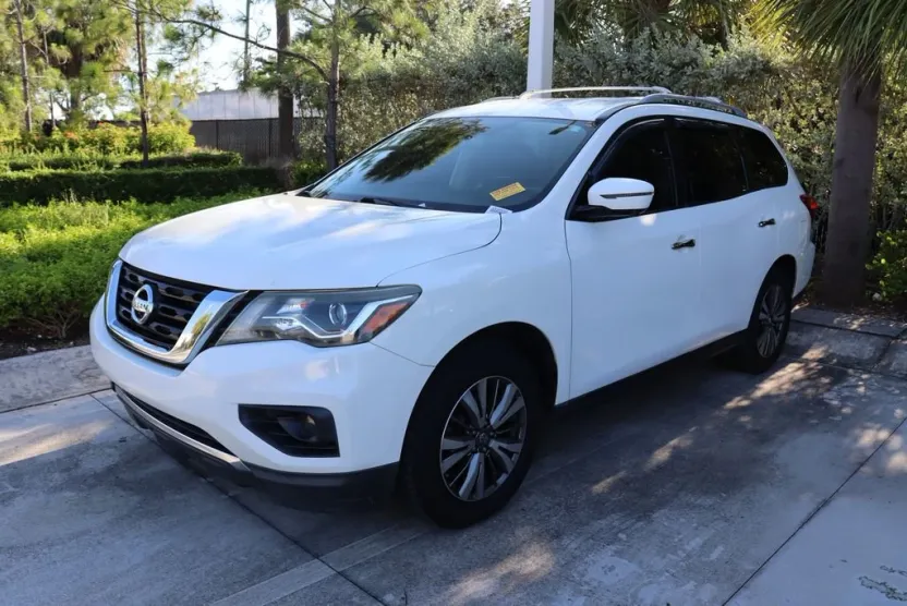 2018 Nissan Pathfinder SL photo 1