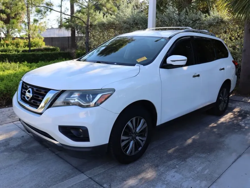 2018 Nissan Pathfinder SL photo 1