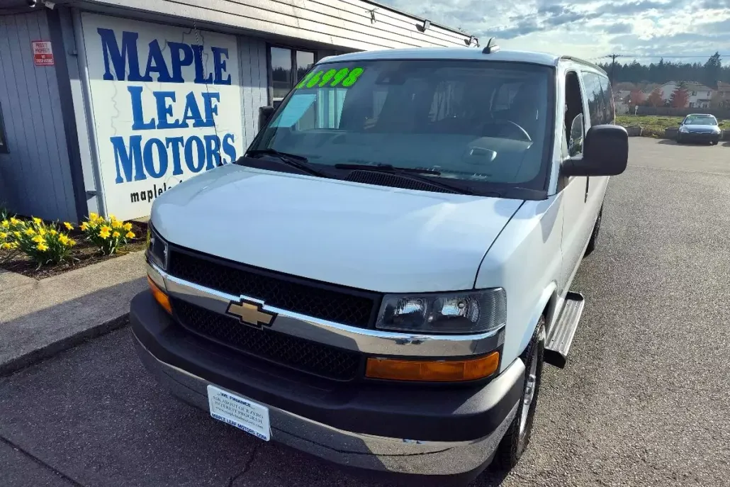 2019 Chevrolet Express Passenger 3500 LT photo 1