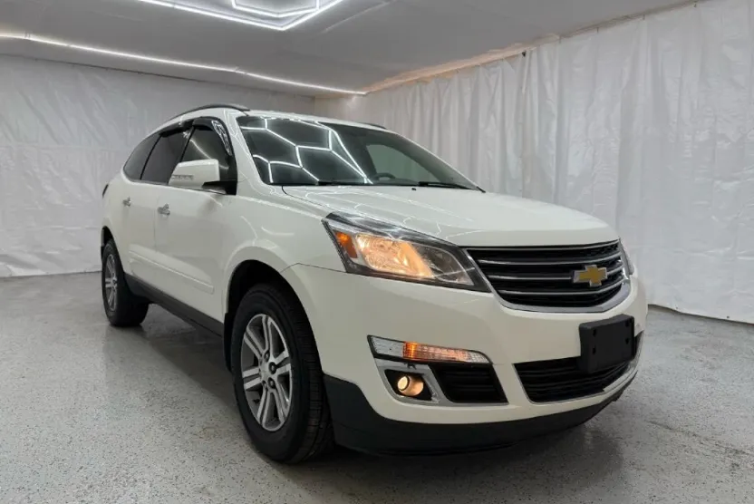 2015 Chevrolet Traverse 2LT photo 1