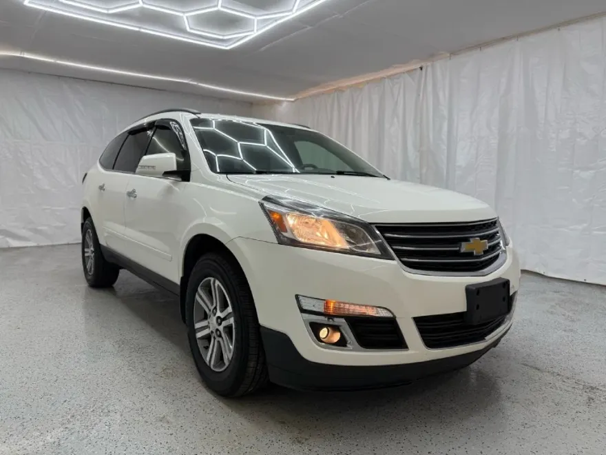 2015 Chevrolet Traverse 2LT photo 1