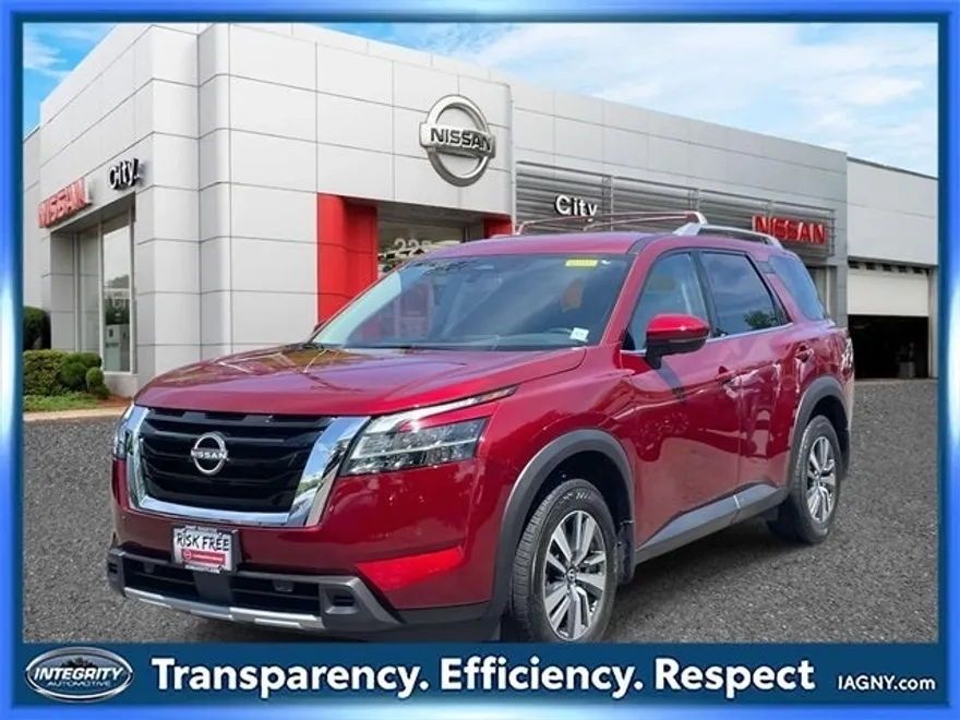 2024 Nissan Pathfinder SL photo 3