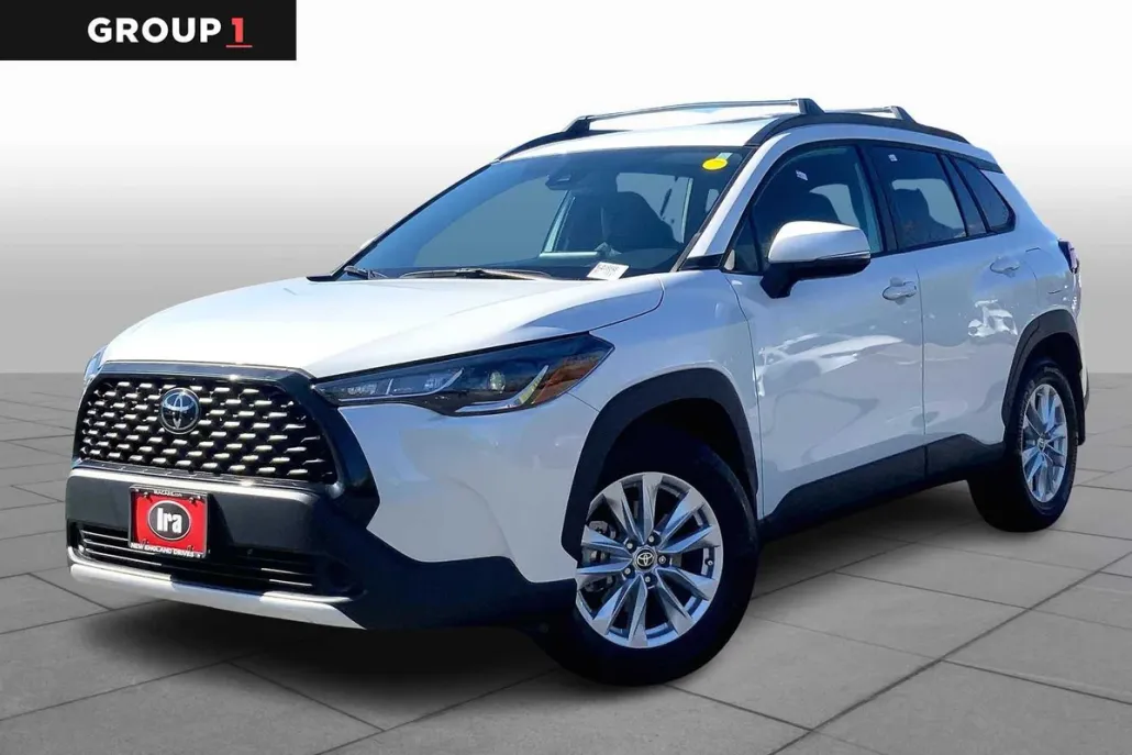 2022 Toyota Corolla Cross LE photo 1