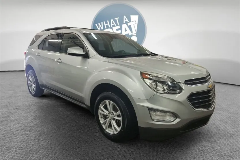 2017 Chevrolet Equinox LT photo 1
