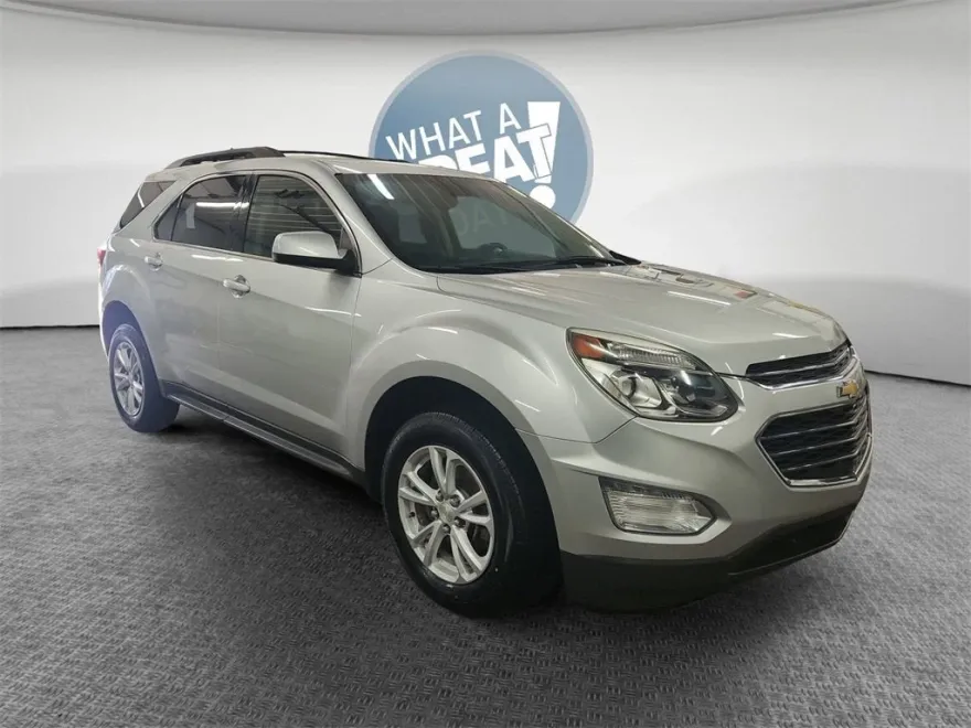 2017 Chevrolet Equinox LT photo 1