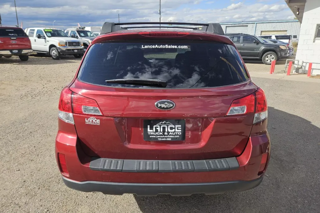 2013 Subaru Outback 2.5i Premium photo 1