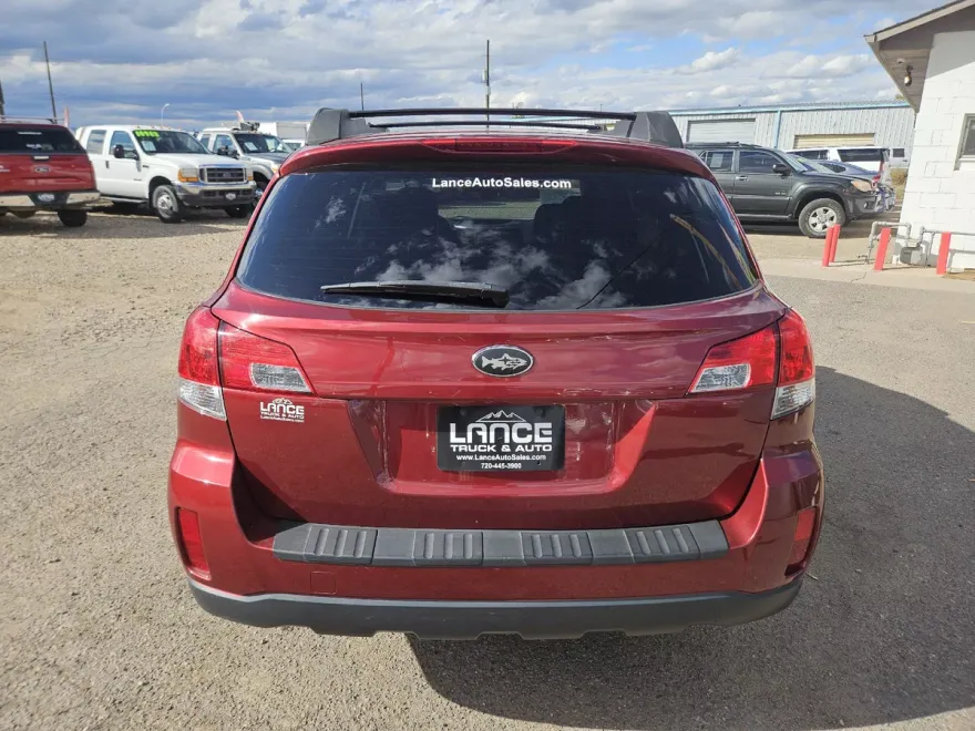 2013 Subaru Outback 2.5i Premium photo 1