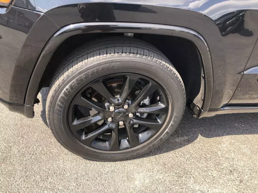 2020 Jeep Grand Cherokee Laredo photo 1