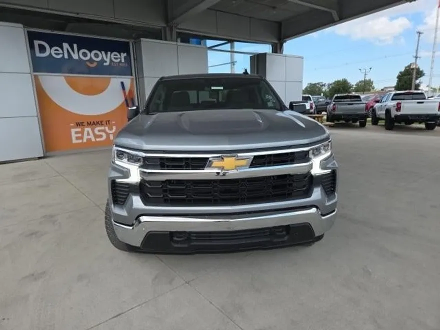 2026 Chevrolet Silverado 1500 LT photo 1