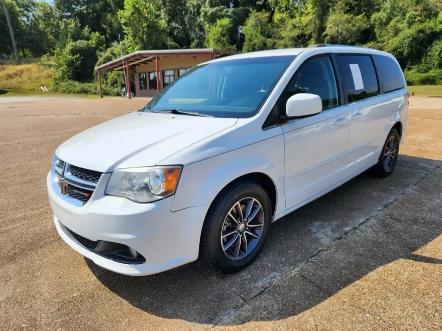 2017 Dodge Grand Caravan SXT photo 1
