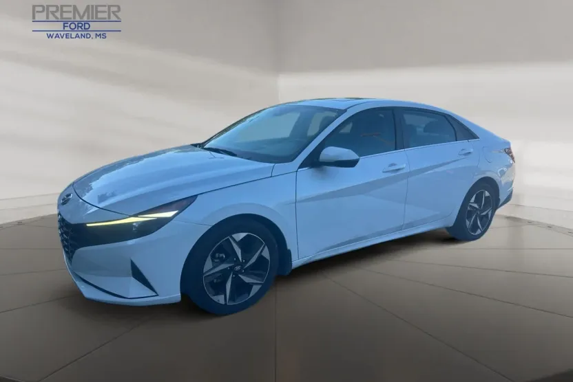 2022 Hyundai Elantra SEL photo 1