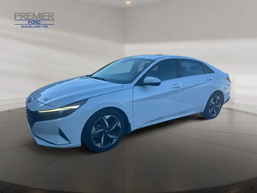 2022 Hyundai Elantra SEL photo 1