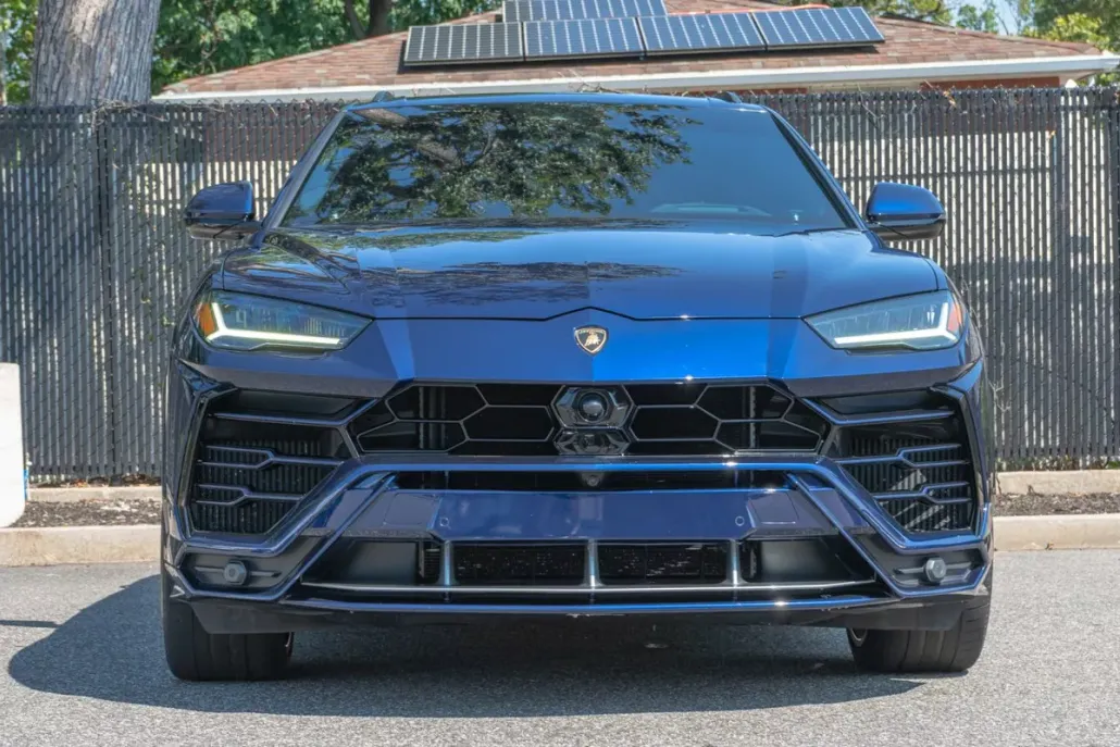 2019 Lamborghini Urus photo 1