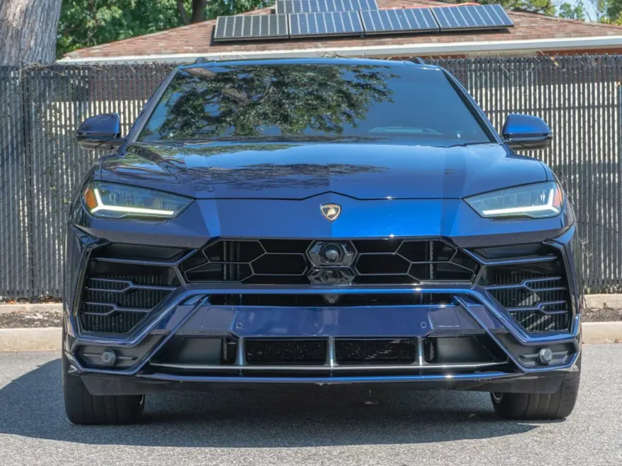 2019 Lamborghini Urus photo 1