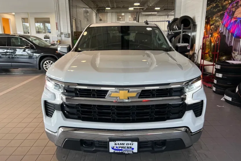2024 Chevrolet Silverado 1500 LT photo 1
