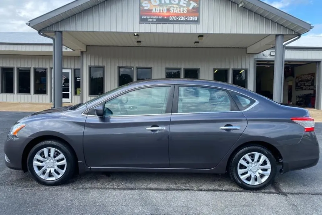 2013 Nissan Sentra SV photo 1