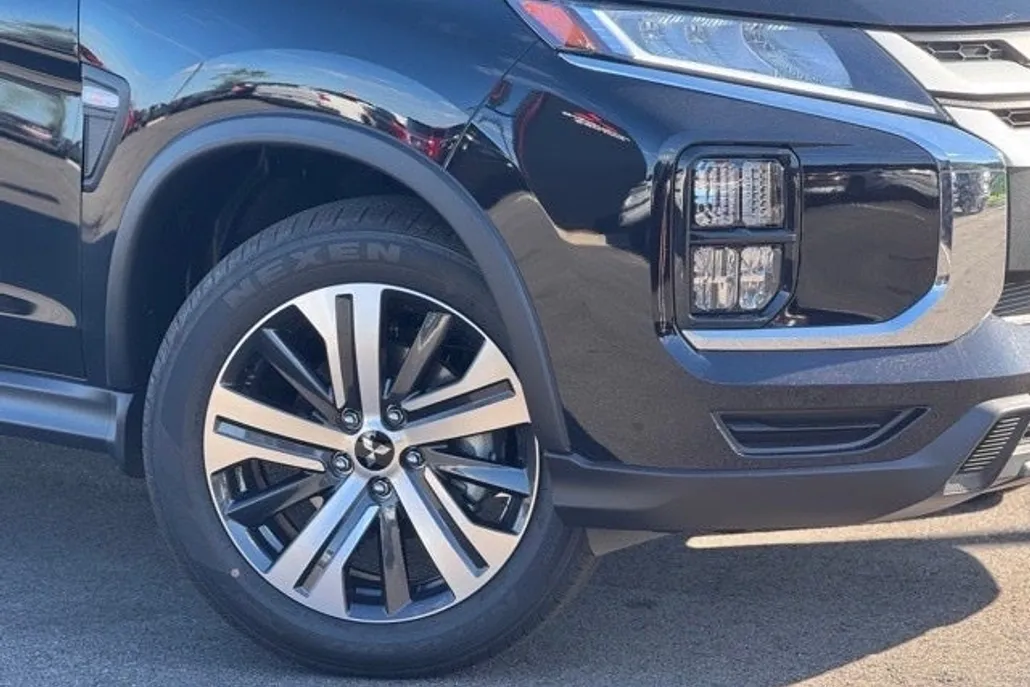 2025 Mitsubishi Outlander Sport ES SE LE photo 1