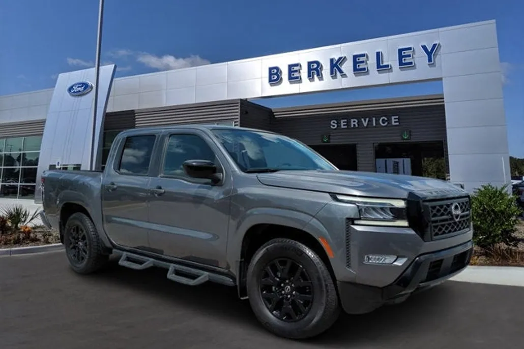 2023 Nissan Frontier SV photo 1