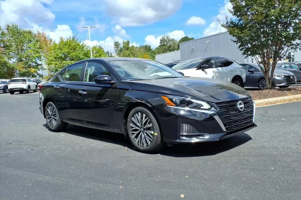 2025 Nissan Altima SV photo 1