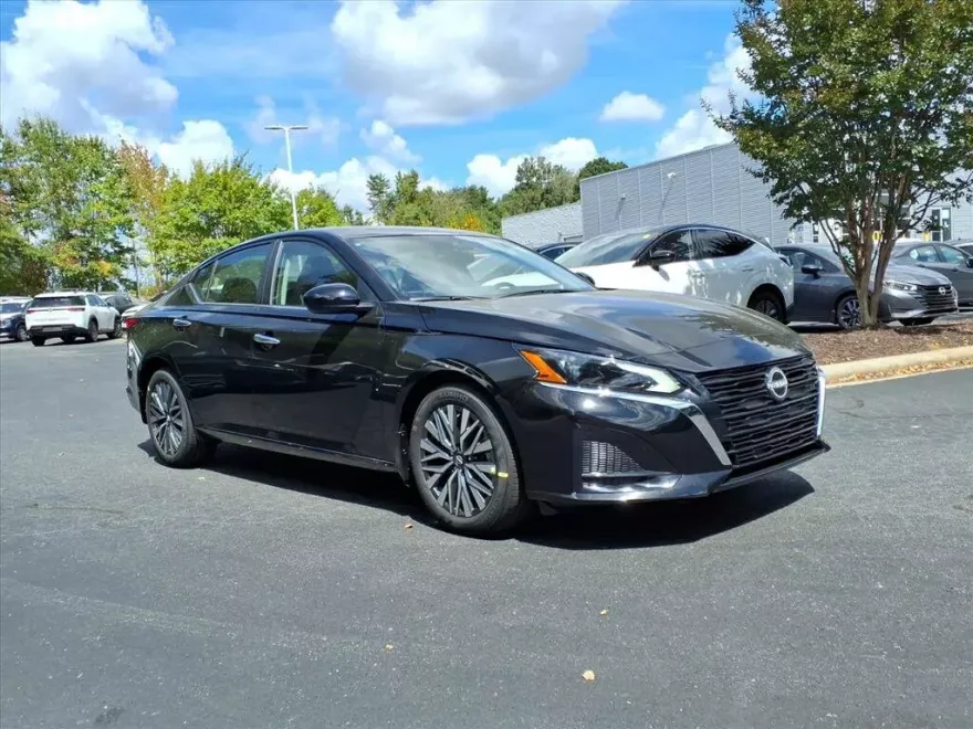 2025 Nissan Altima SV photo 1