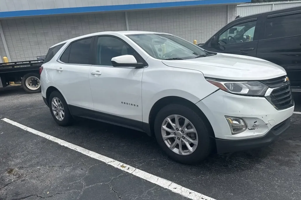 2021 Chevrolet Equinox LT photo 1