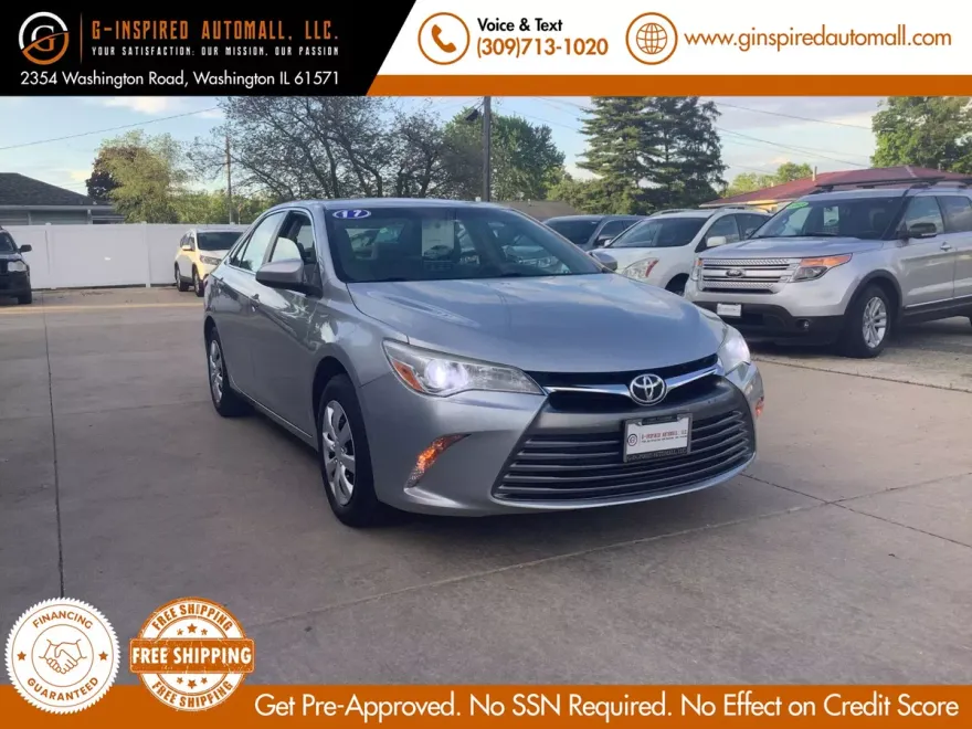 2017 Toyota Camry LE photo 1