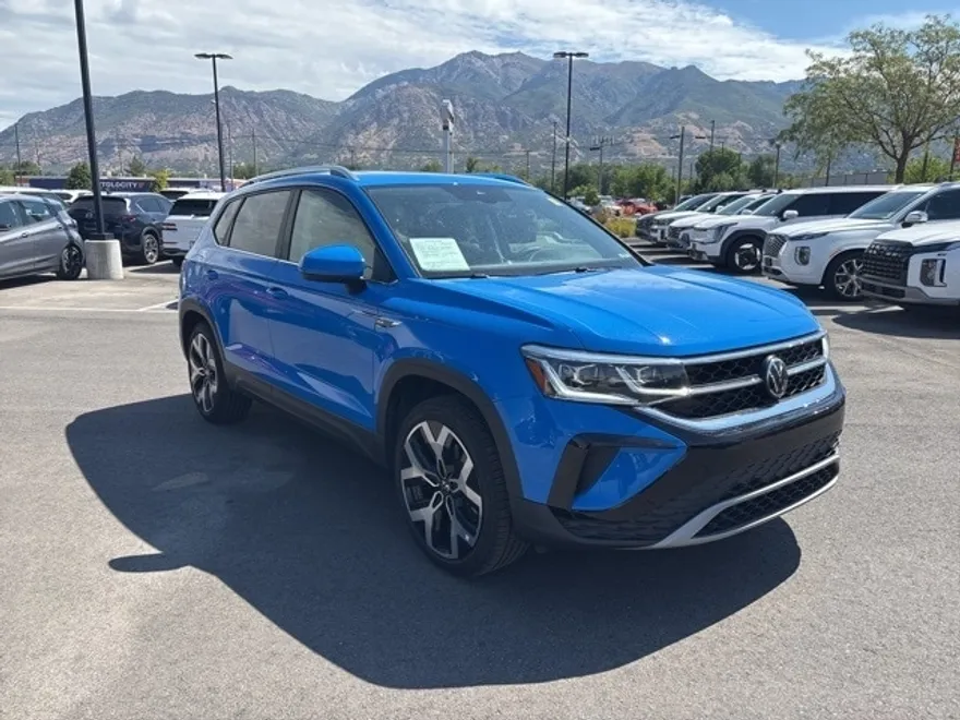2023 Volkswagen Taos SEL photo 1