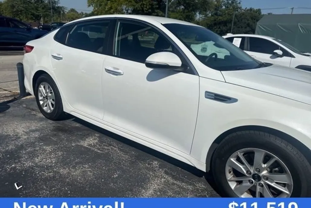 2017 Kia Optima LX photo 1